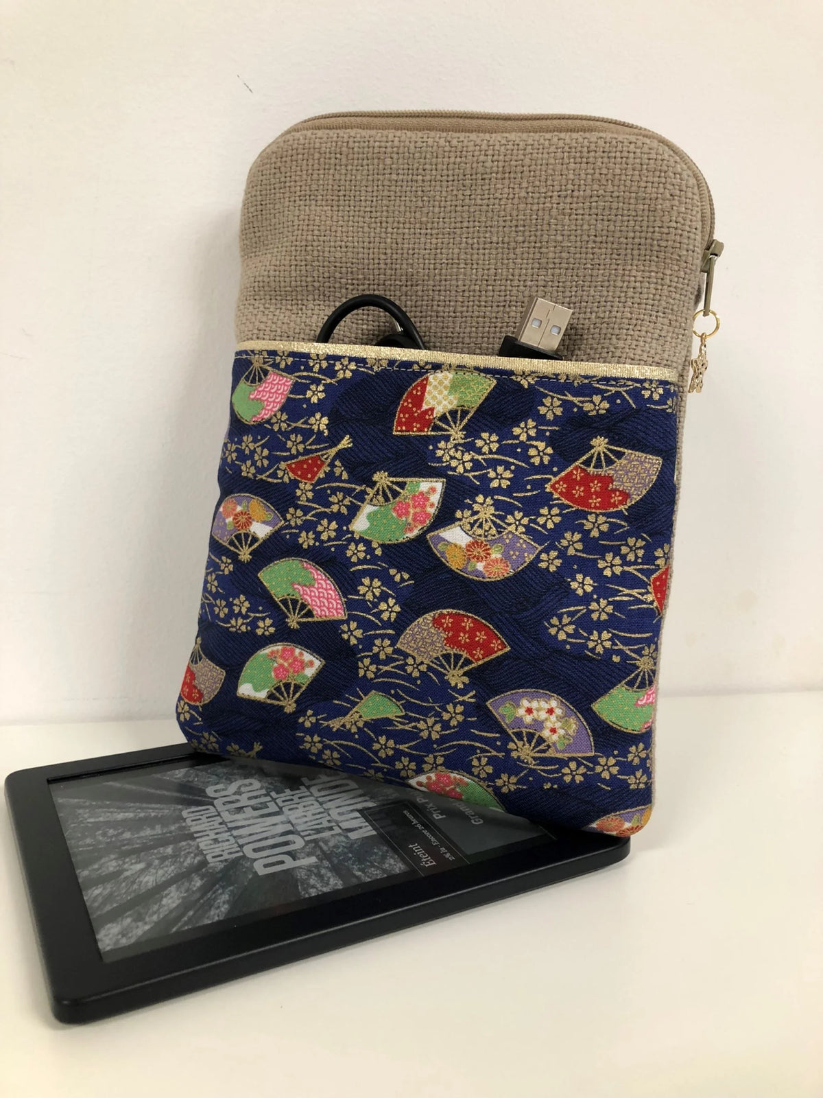 Reading pocket in linen and Japanese blue fan fabric