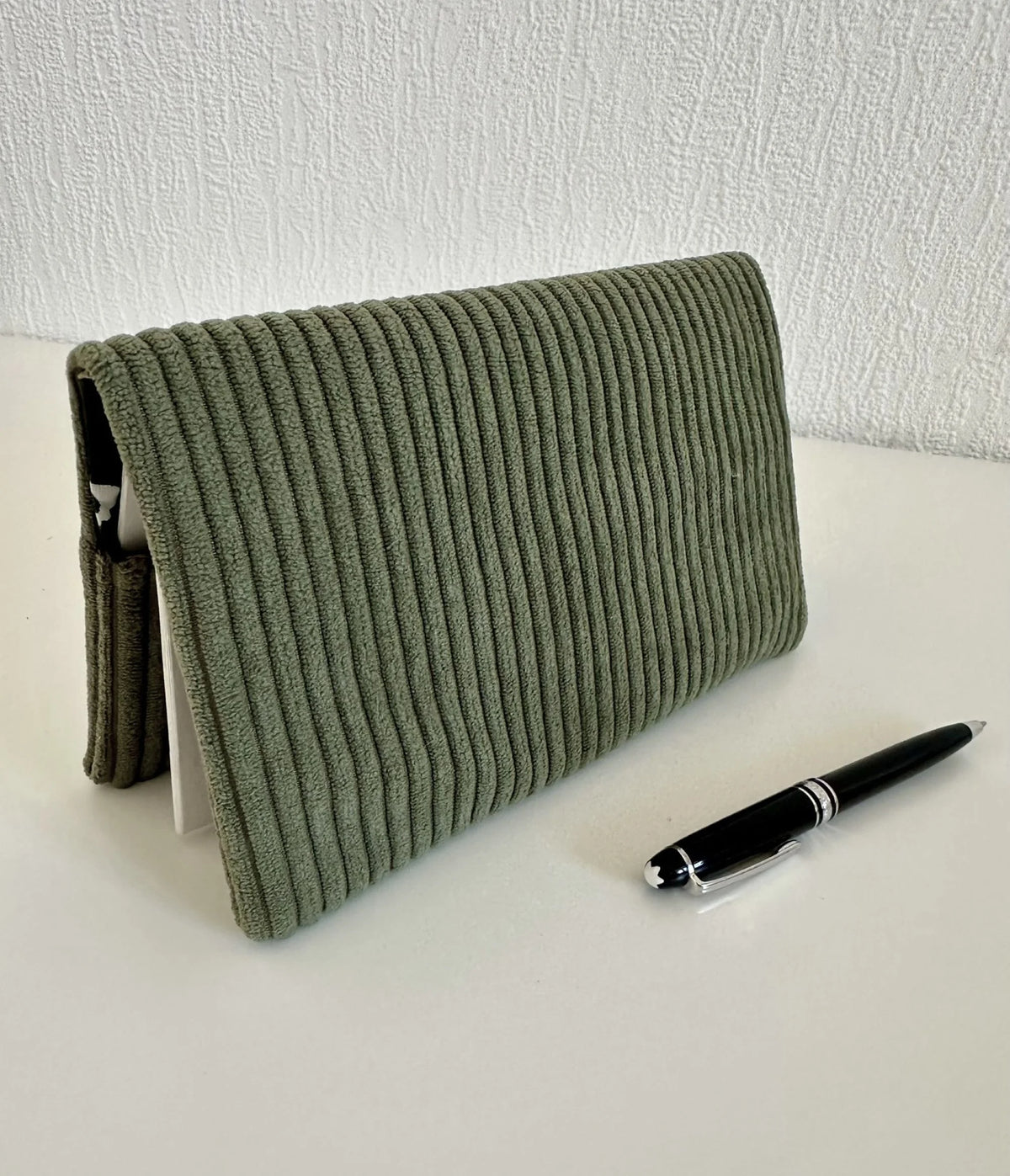Porte-chéquier en velours vert armée avec étoile pailletée argentée