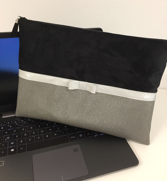 Pochette ordinateur noir et gris avec nœud argenté
