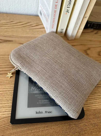 Le dos de la pochette liseuse en lin et tissu japonais fleur de vie