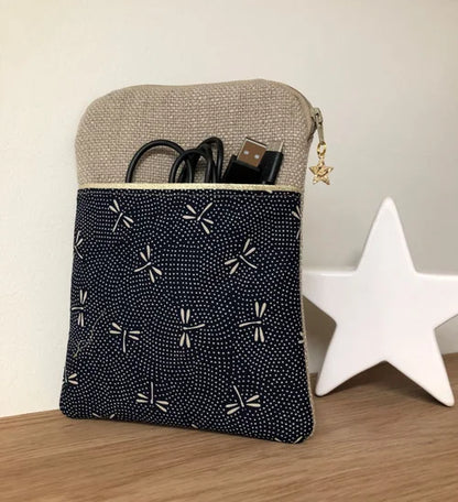 La pochette liseuse en lin et tissu japonais Komon Libellules.