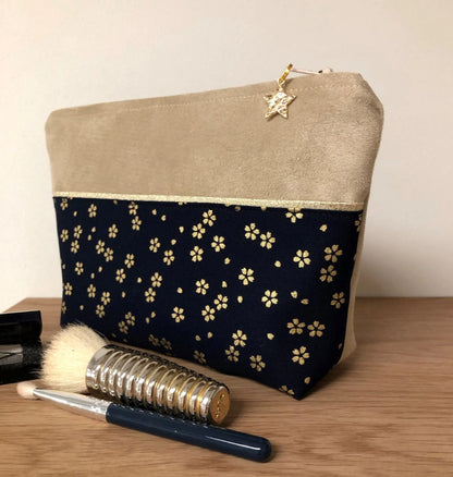 La pochette à maquillage beige en tissu japonais Sakura bleu nuit