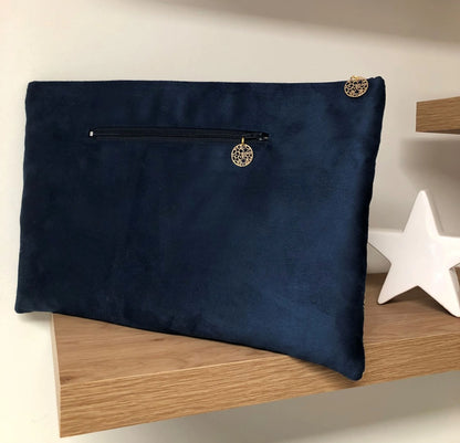 Face arrière de la pochette ordinateur bleu marine en tissu japonais Seigaiha