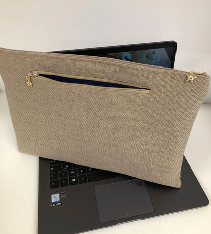 Face arrière de la pochette ordinateur en lin et tissu japonais Seigaiha.