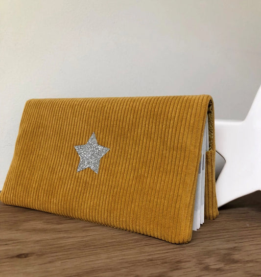 Porte-chéquier en velours jaune moutarde avec étoile pailletée argentée