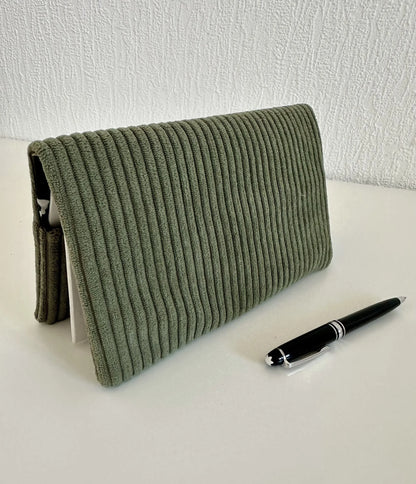 Porte-chéquier en velours vert armée avec étoile pailletée argentée