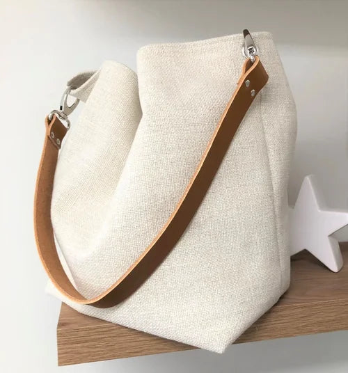 Le sac Hobo en lin ivoire et anse en cuir fauve
