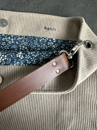 Exemple de personnalisation intérieure du sac Hobo en velours cotelé beige