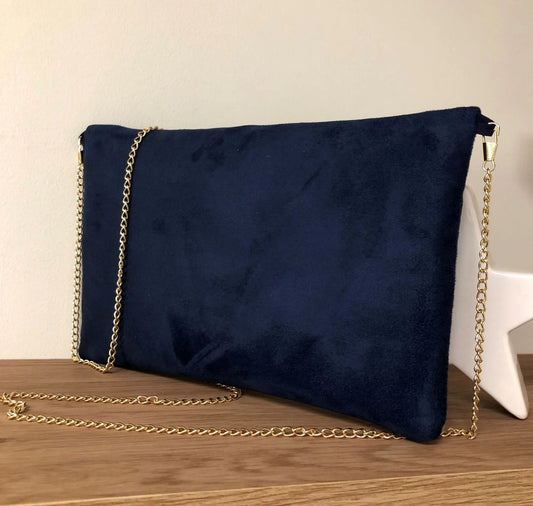Le sac pochette Isa bleu marine avec tissu japonais fleuri et paillettes dorées, de dos.