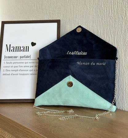Exemple de personnalisation du sac pochette Isa bleu marine et vert menthe à paillettes argentées, avec chainette amovible.