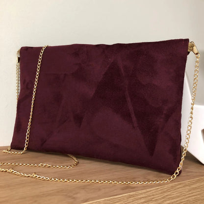 le dos du sac pochette Isa bordeaux à paillettes dorées