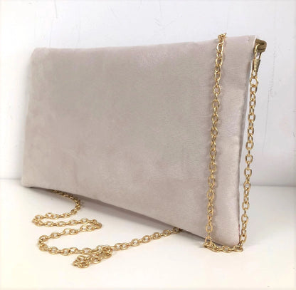 Vue de dos du sac pochette Isa écru et rose saumon à paillettes dorées, avec chainette amovible.