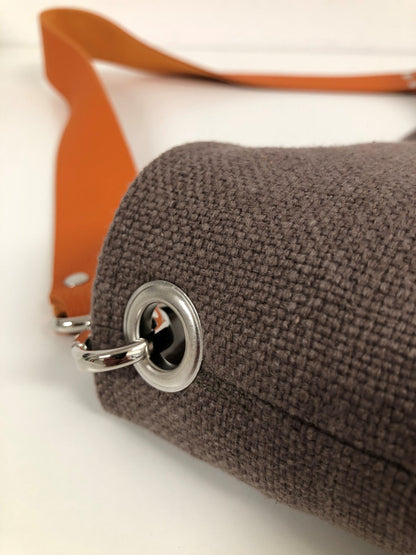 Hobo bag in earth brown linen, orange leather handle
