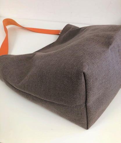 Hobo bag in earth brown linen, orange leather handle