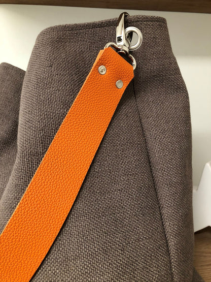 Hobo bag in earth brown linen, orange leather handle