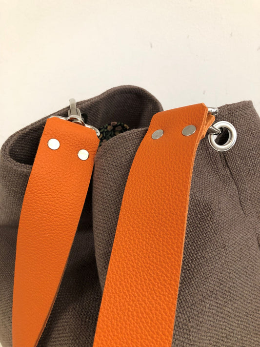 Sac Hobo en lin marron terre, anse cuir orange