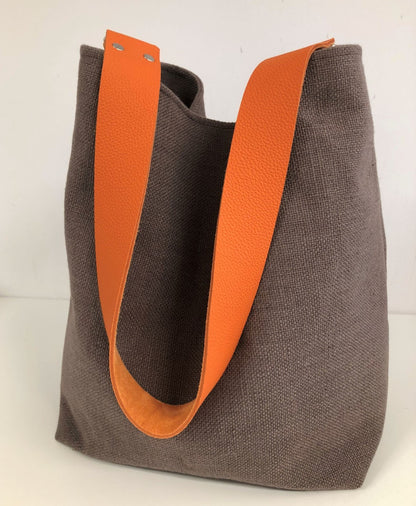 Hobo bag in earth brown linen, orange leather handle
