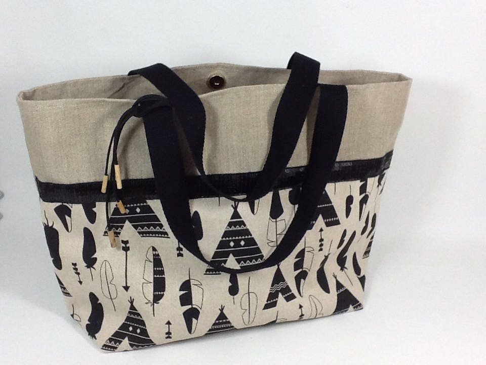 Isa shopping bag in linen with ethnic patterns and black sequins