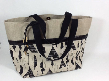 Isa shopping bag in linen with ethnic patterns and black sequins