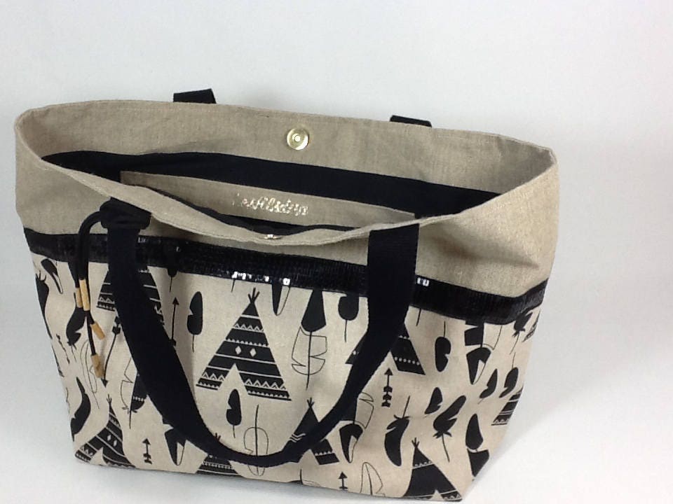 Isa shopping bag in linen with ethnic patterns and black sequins