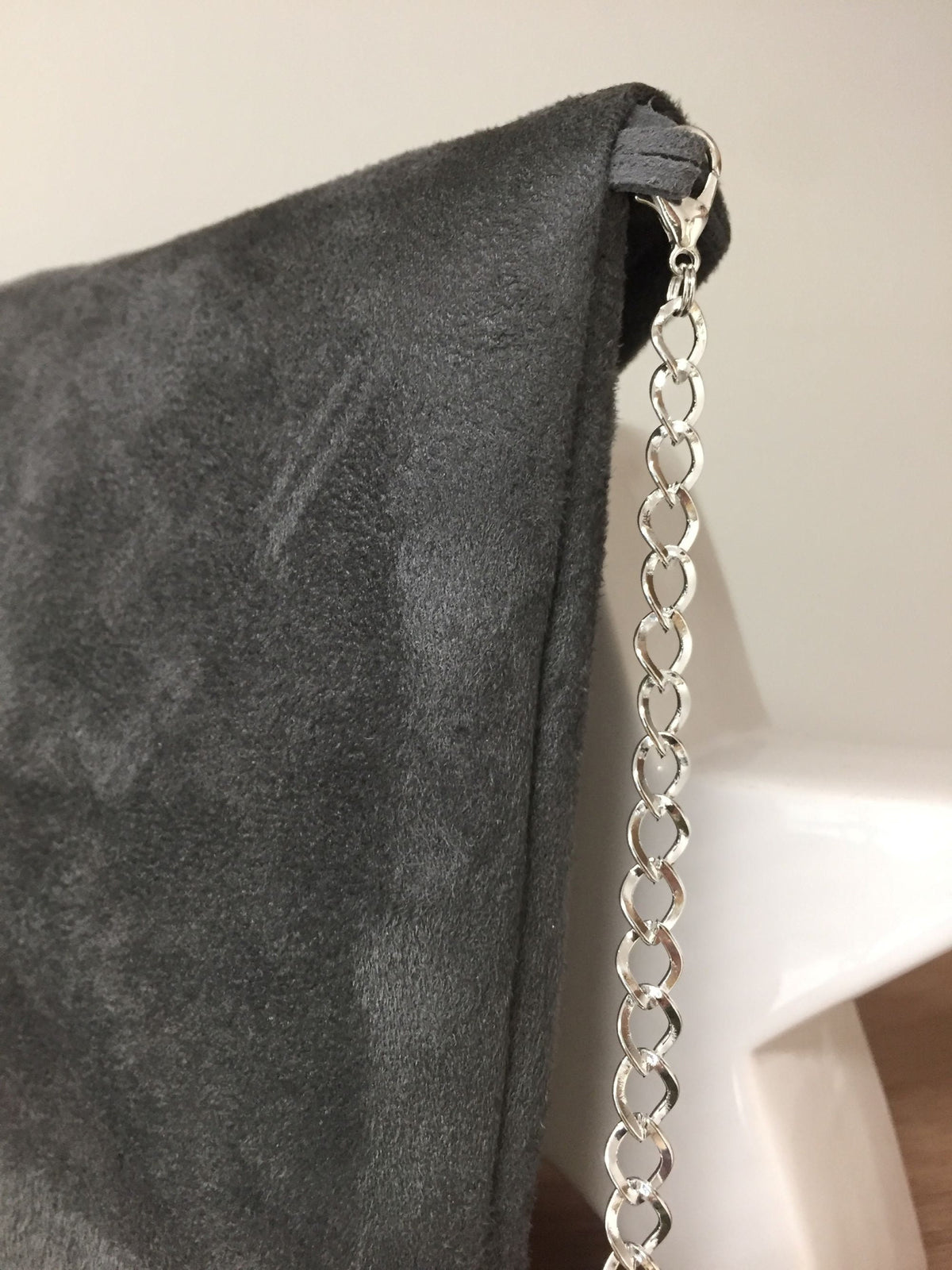 Sac pochette Isa gris souris à paillettes argentées