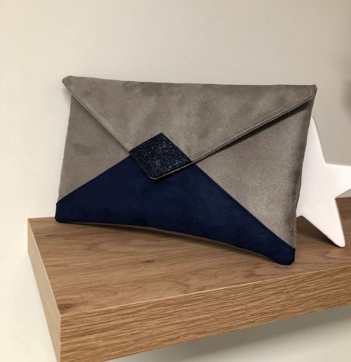 Isa clutch bag in taupe gray and navy blue with sequins